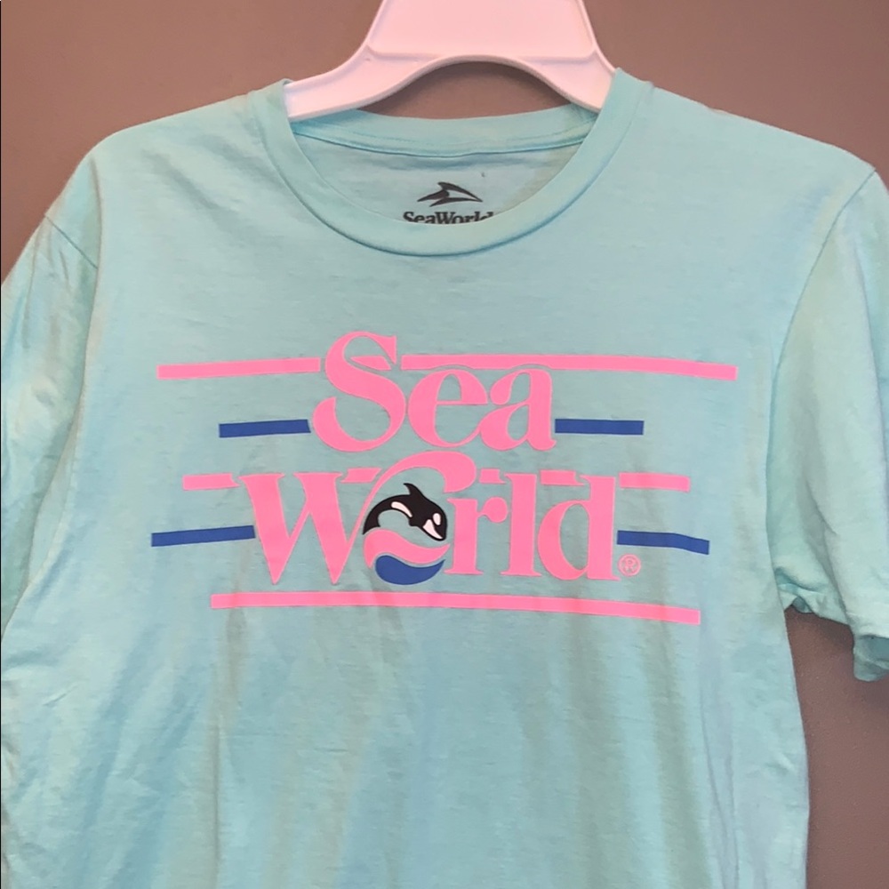 Vintage SeaWorld Graphic T-Shirt